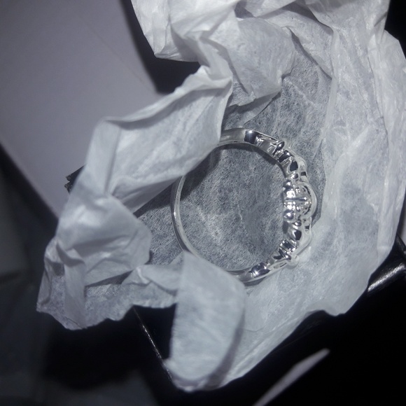 $25 Claddagh Ring with CZ Accent - Picture 4 of 8